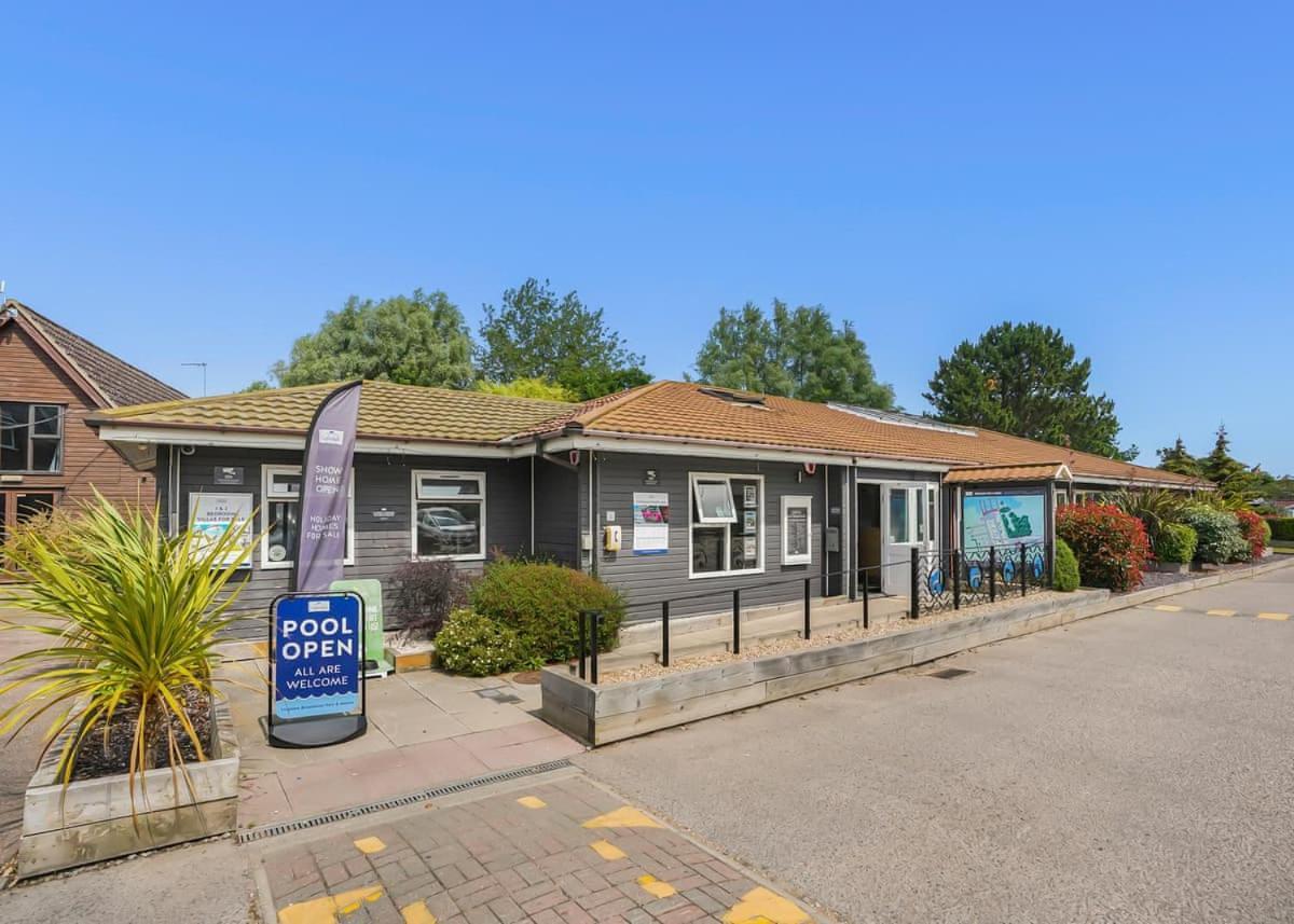 Broadlands Park&Marina Hotell Pakefield Exteriör bild